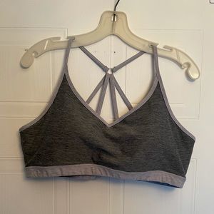 Lolë light support sports bra